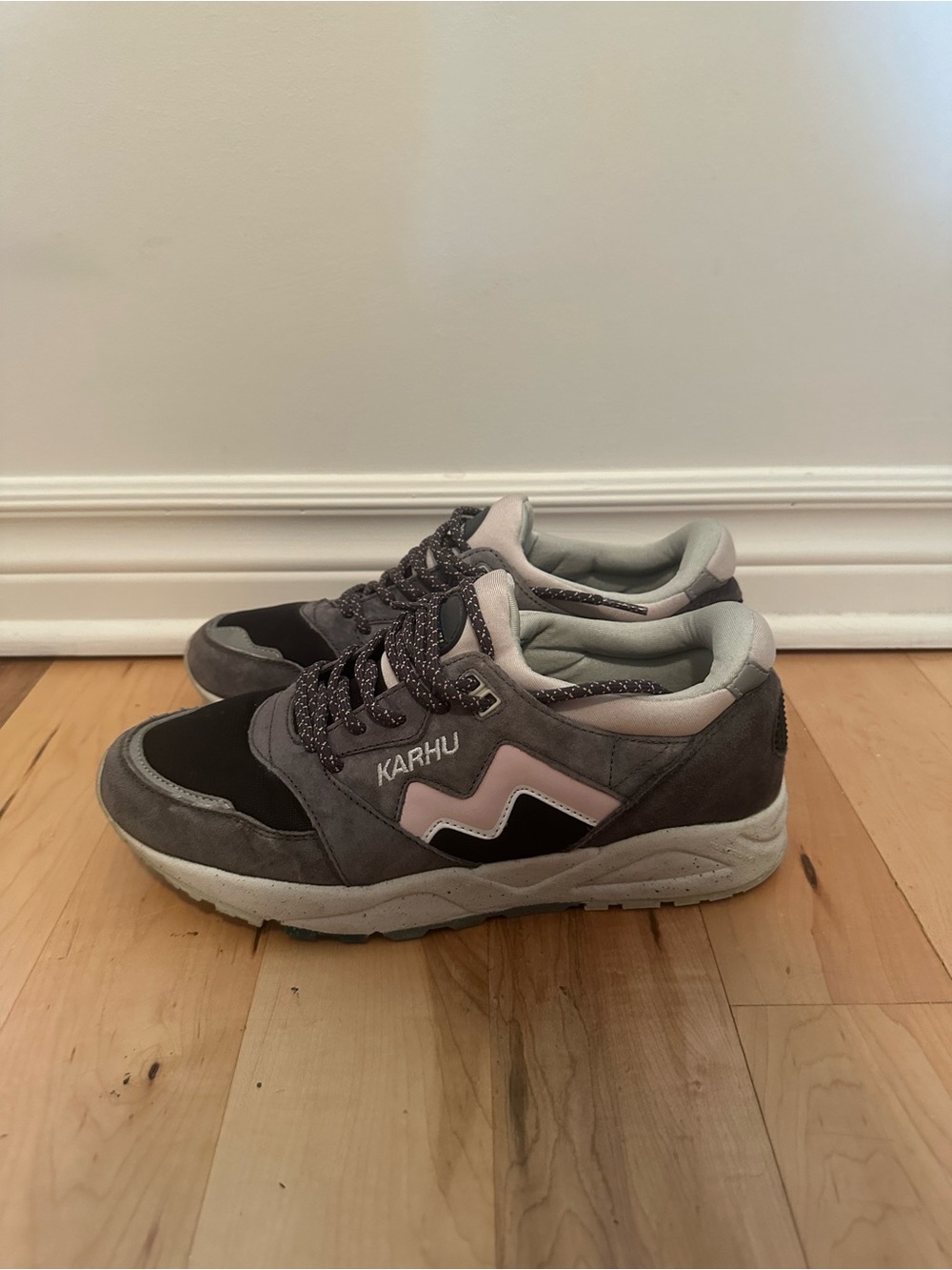 Karhu shoes grey and pink